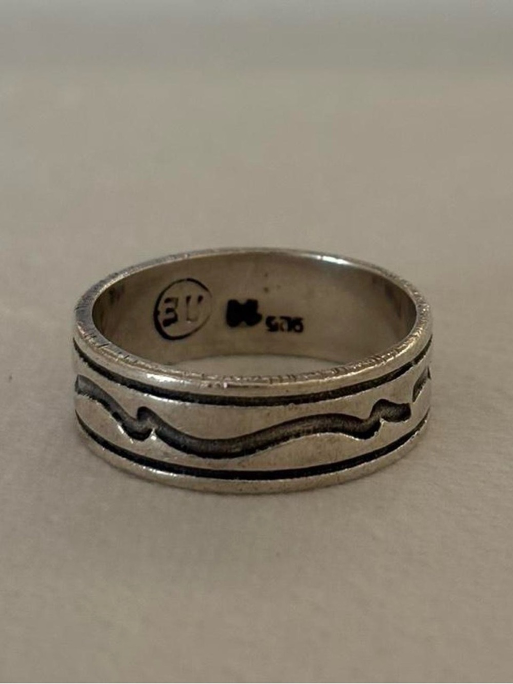 Vintage AE 925 Sterling Silver Black Wave 8mm Wide Band Mens Ring Size 10.5